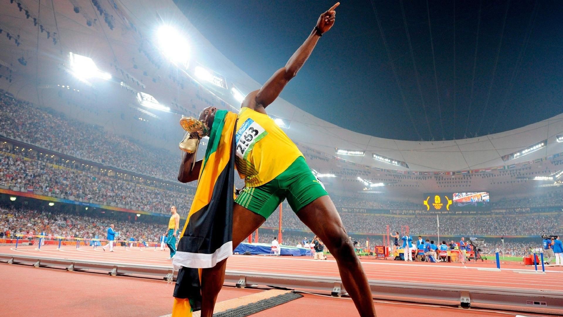 “中国足球绘画比赛火热开赛,彰显青春梦想”,绘画作品足球赛一等奖